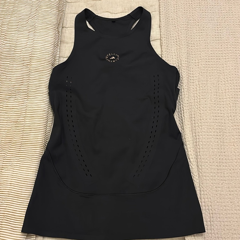 I am selling an Adidas Stella Mcartney workout tank. Never been worn in a XS